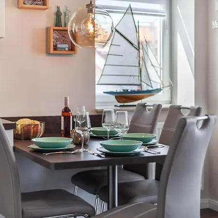 Traumhafter Meerblick Vom Balkon, Gratis Nutzung Vom Ahoi Erlebnisbad Und Sauna In Sellin - Bergfrieden *