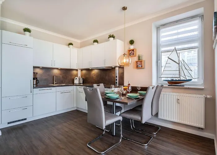 Traumhafter Meerblick Vom Balkon, Gratis Nutzung Vom Ahoi Erlebnisbad Und Sauna In Sellin - Bergfrieden Apartman