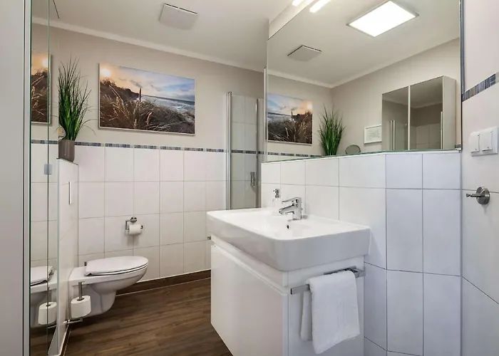 Traumhafter Meerblick Vom Balkon, Gratis Nutzung Vom Ahoi Erlebnisbad Und Sauna In Sellin - Bergfrieden Göhren